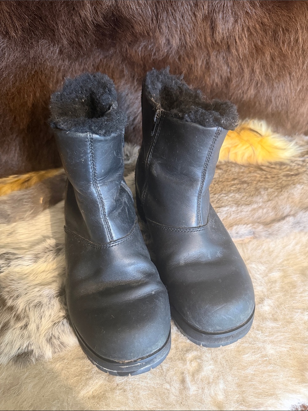 UGG Black Fur-Lined Zip-Up Boots 7 (4700)
